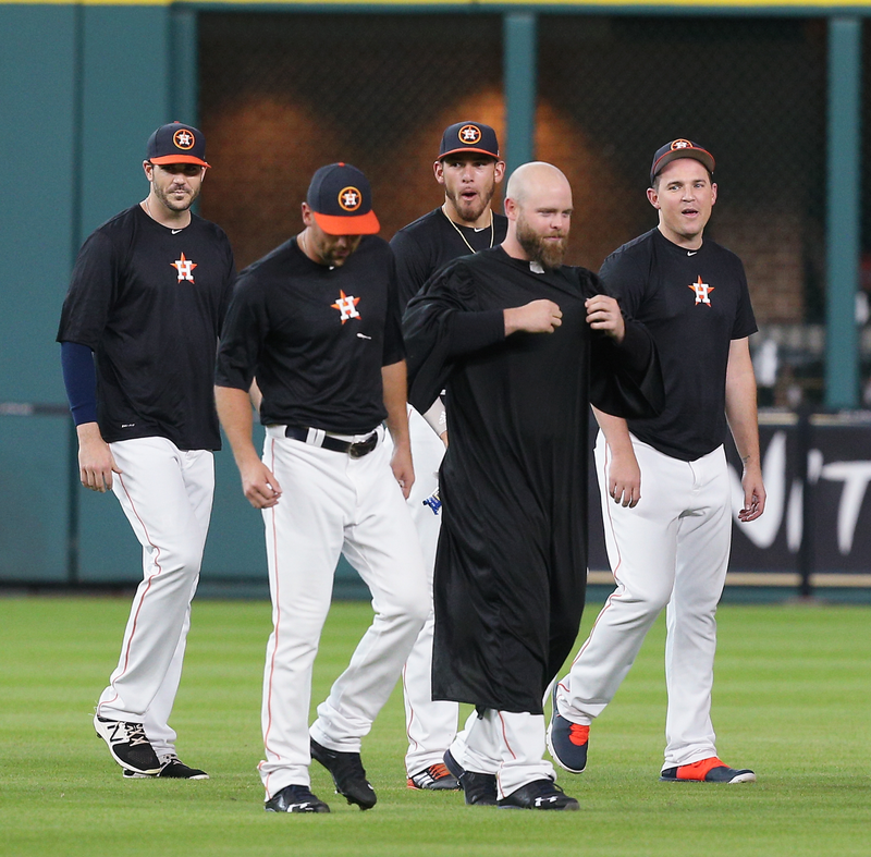 Illustration for article titled The Astros Have Laid Carlos Beltrán's Outfield Glove To Rest